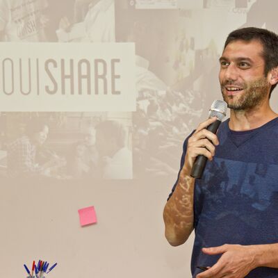 None_Albert presentando OuiShare_8586988068.jpg