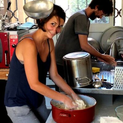 None_Floriane giving a hand_9175951639.jpg