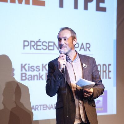 None_Vincent Ricordeau, KissKissBankBank_8225743453.jpg
